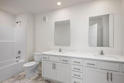 623 Redwood Loop N, Cambridge, MN 55008