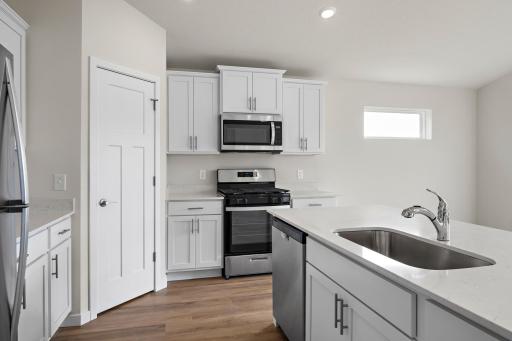 623 Redwood Loop N, Cambridge, MN 55008