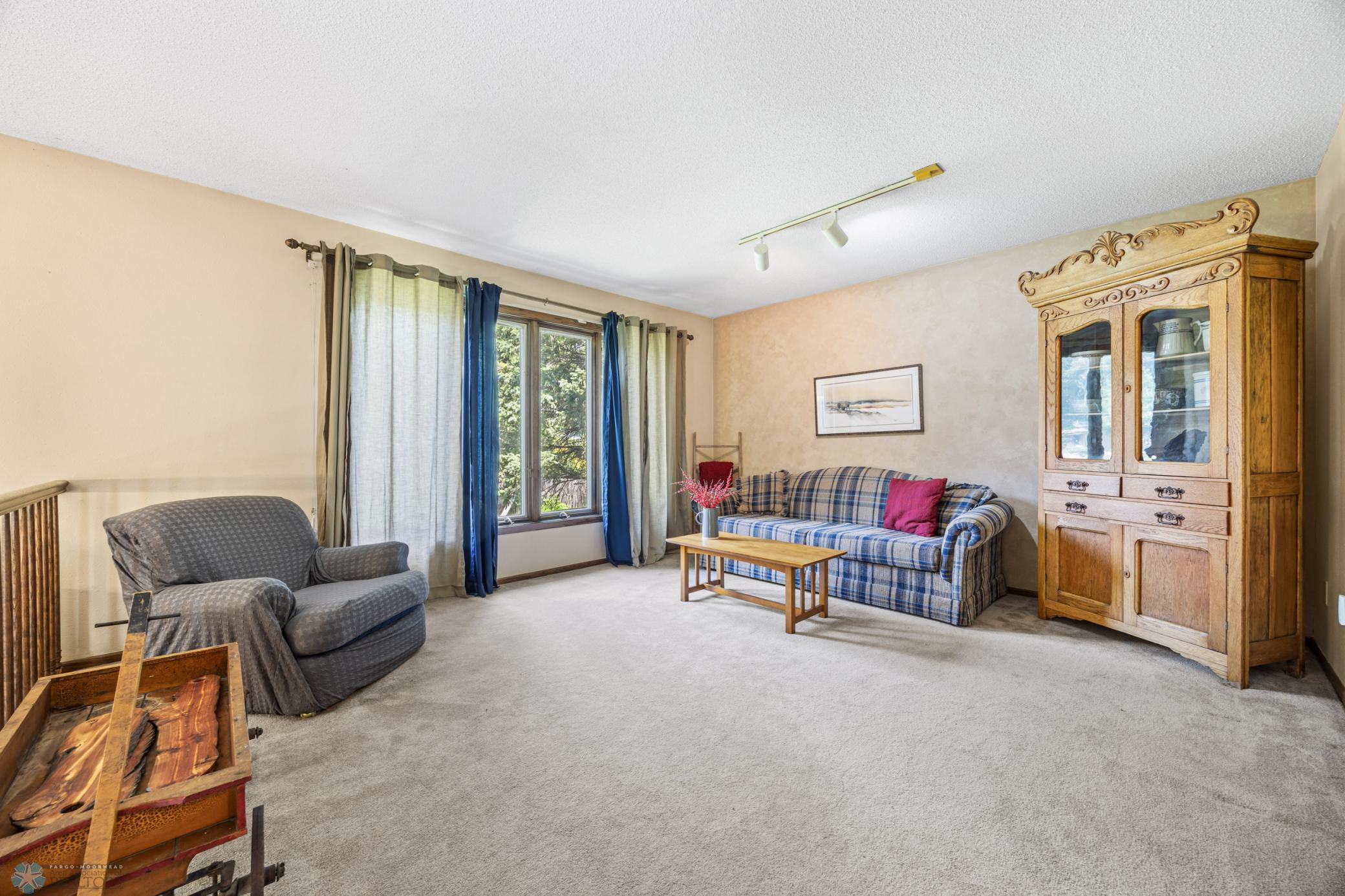 Sitting/Family room.jpg