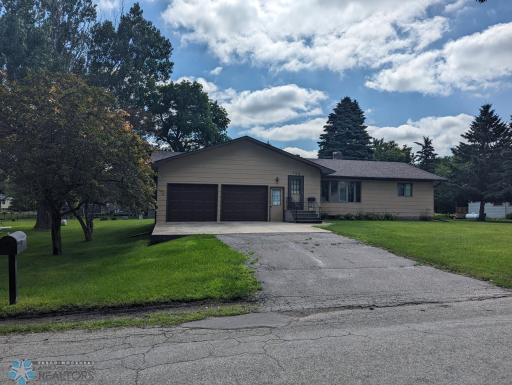 709 Broadway Street, Lisbon, ND 58054