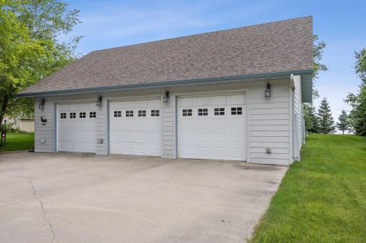3 stall garage w/in-floor heat, apron & walkway
