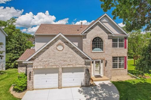 2722 Autumn Woods Drive, Chaska, MN 55318