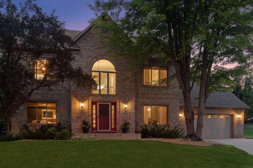 2215 Stone Creek Lane E, Chanhassen, MN 55317