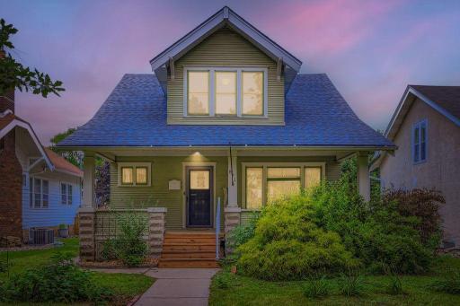 Welcome to 871 Clear Avenue in the lovely Wheelock-Phalen neighborhood of Saint Paul!