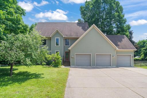10905 35th Place N, Minneapolis, MN 55441