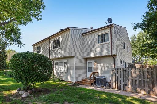 2-web-or-mls-Woodview Ave E-S0307-002.jpg