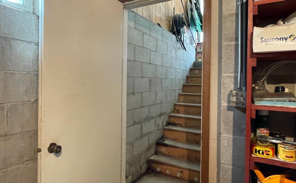 39 BasementStairwayToGarage.jpg