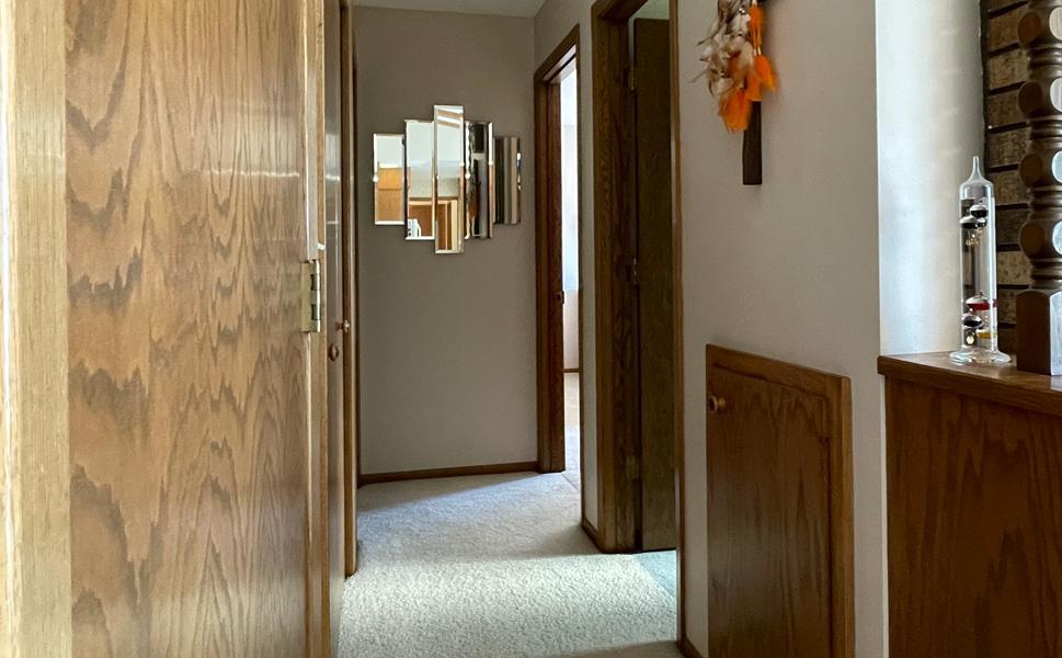 16 Hallway.jpg