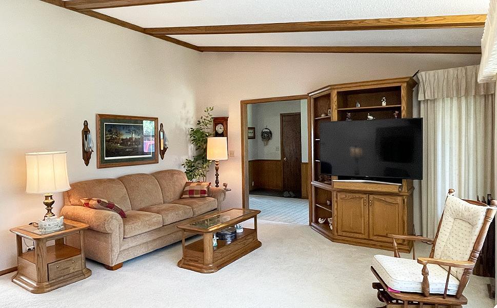 07 LivingRoom3.jpg