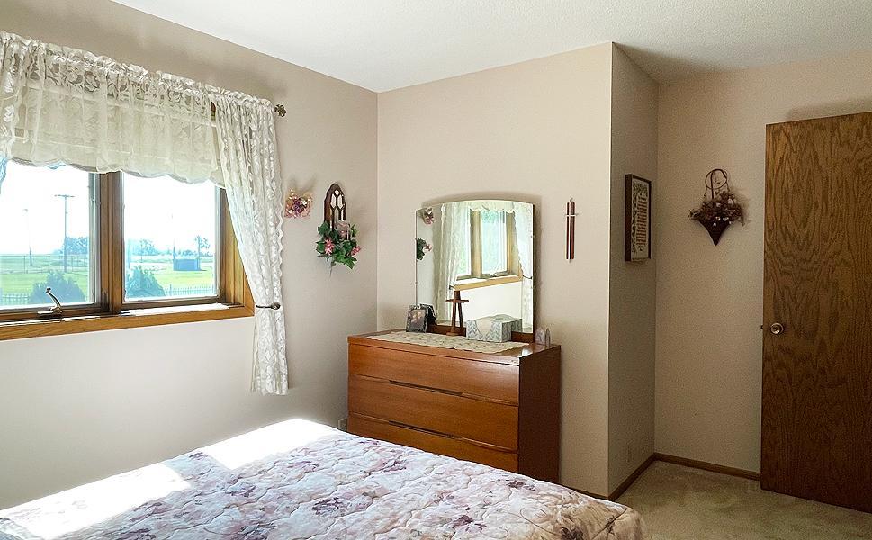 25 Bedroom2-2.jpg