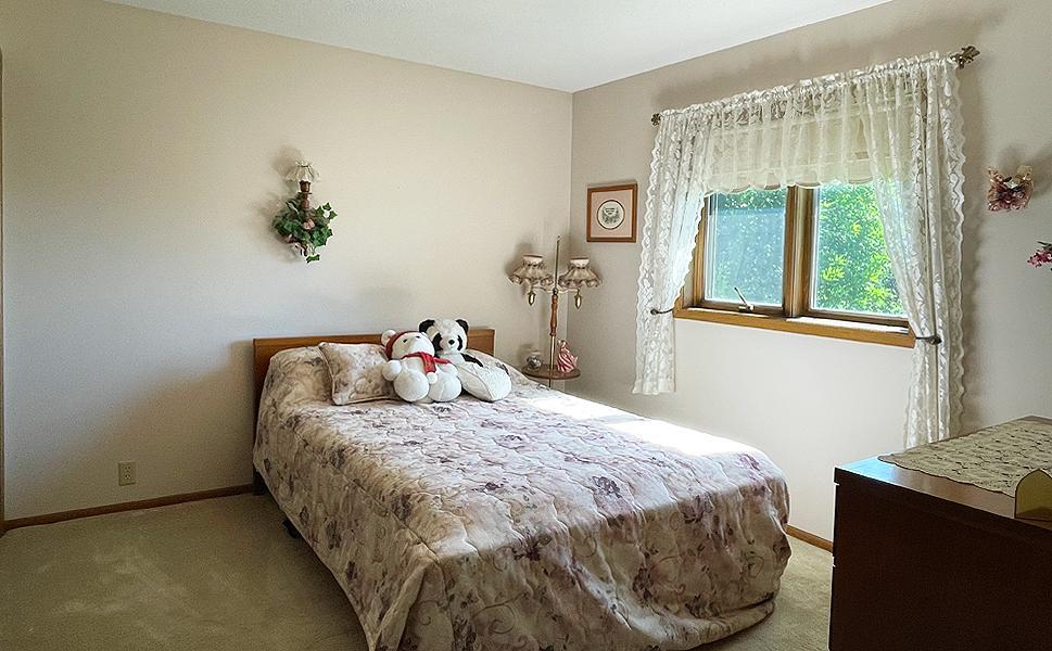 24 Bedroom2.jpg