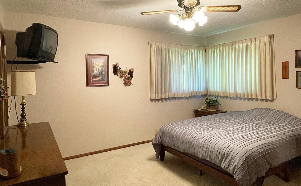 18 PrimaryBedroom1.jpg