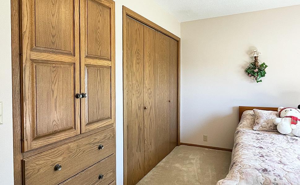 26 Bedroom2Builtins.jpg