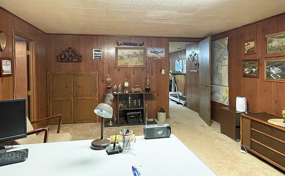 32 Office2.jpg