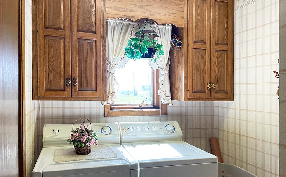 14 LaundryRoom.jpg