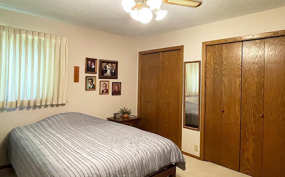 19 PrimaryBedroom2.jpg