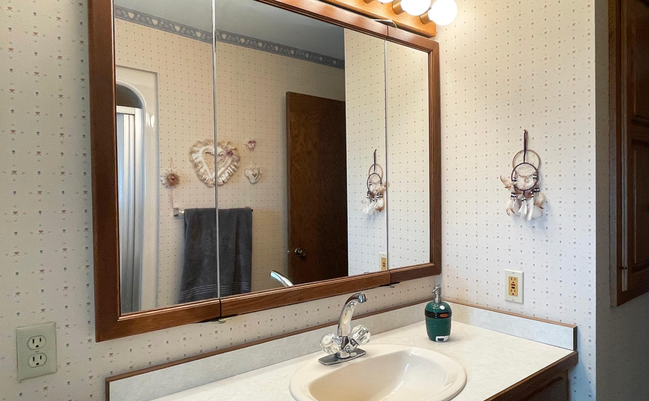 28 MainBath2.jpg