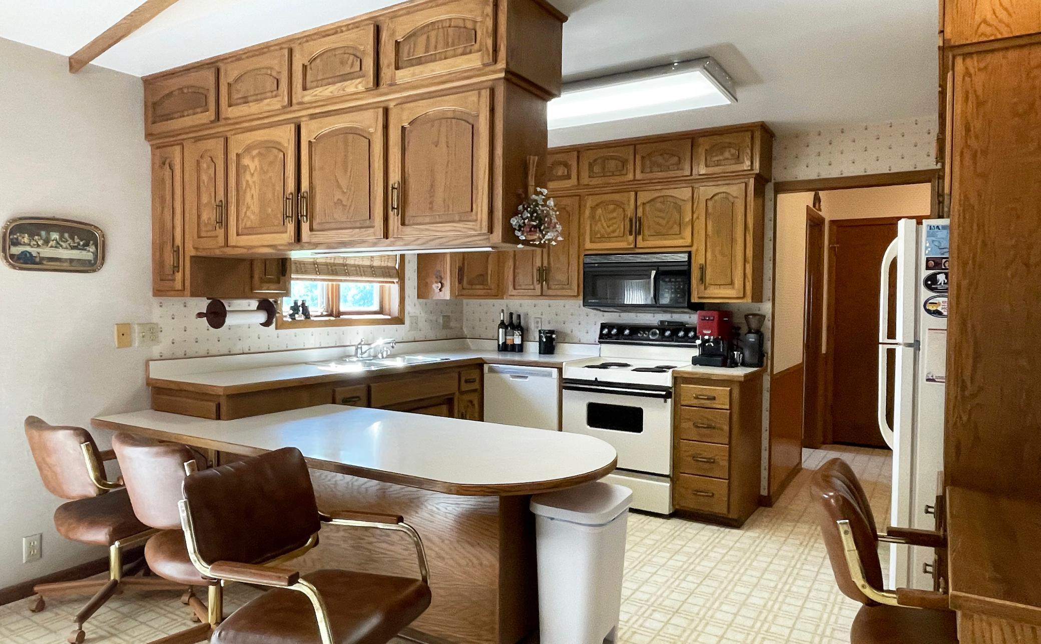 11 Kitchen2.jpg