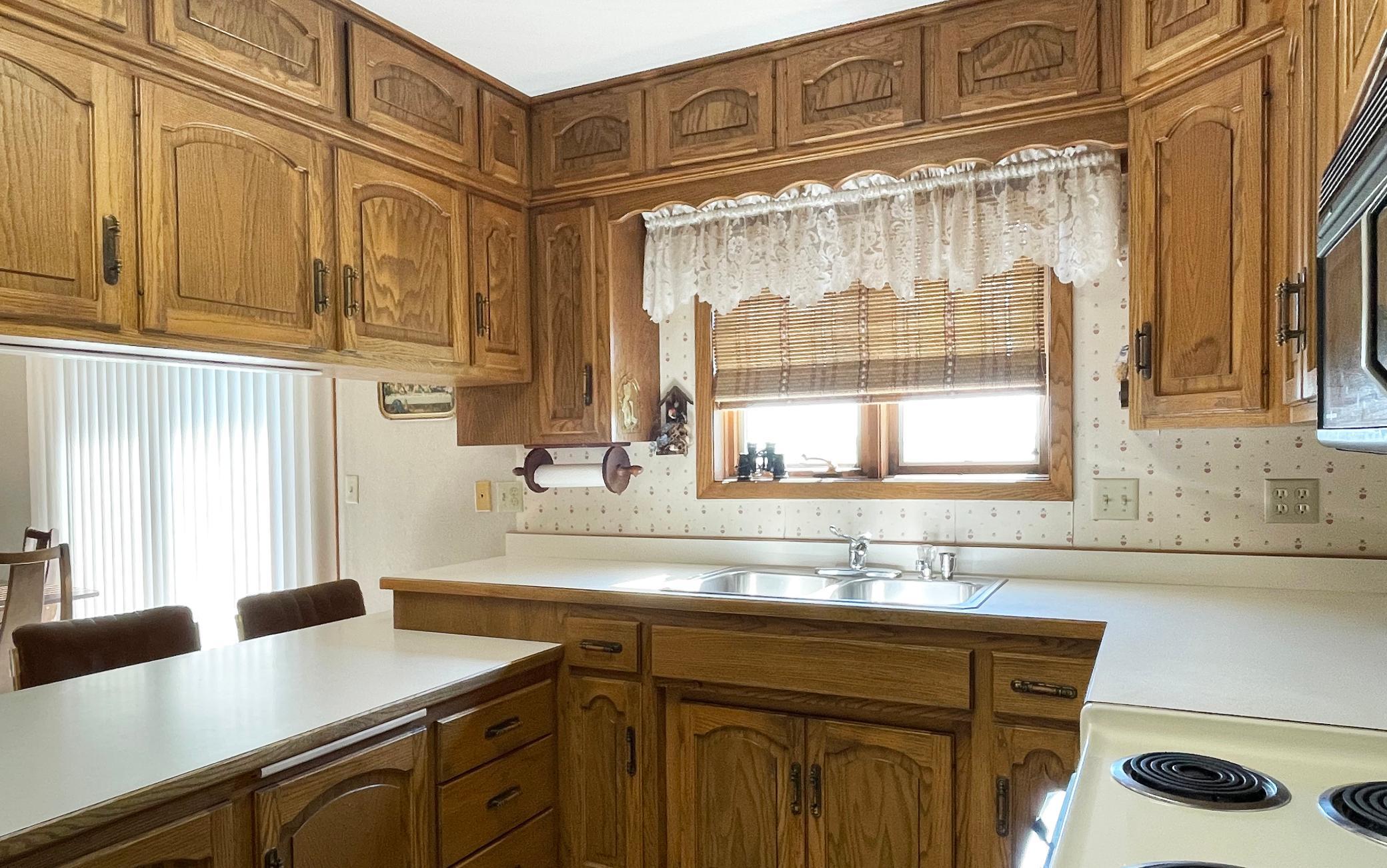 12 Kitchen1.jpg