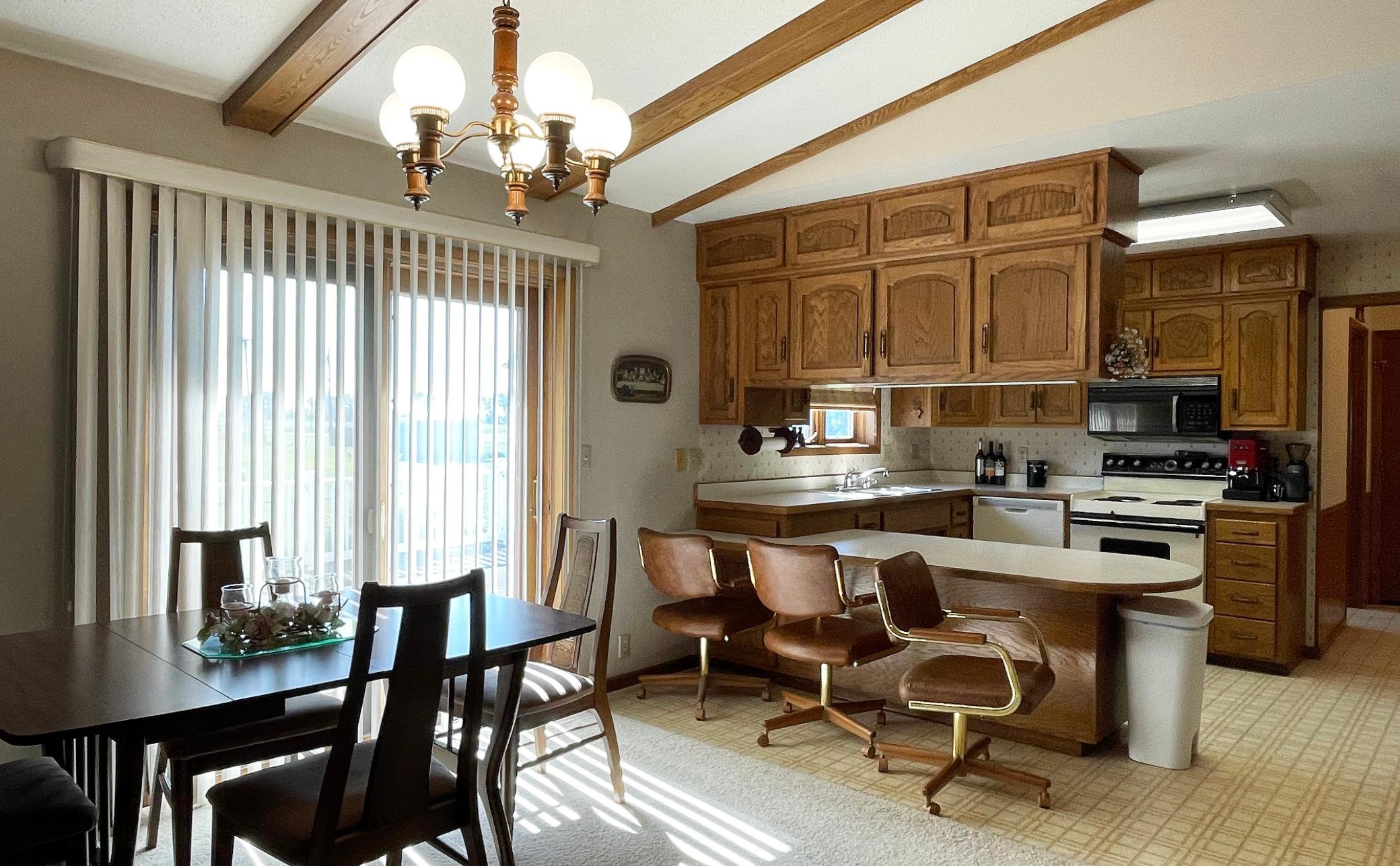 10 Dining-Kitchen.jpg