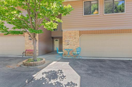 Take a look at this amazing townhouse in Eden Prairie
