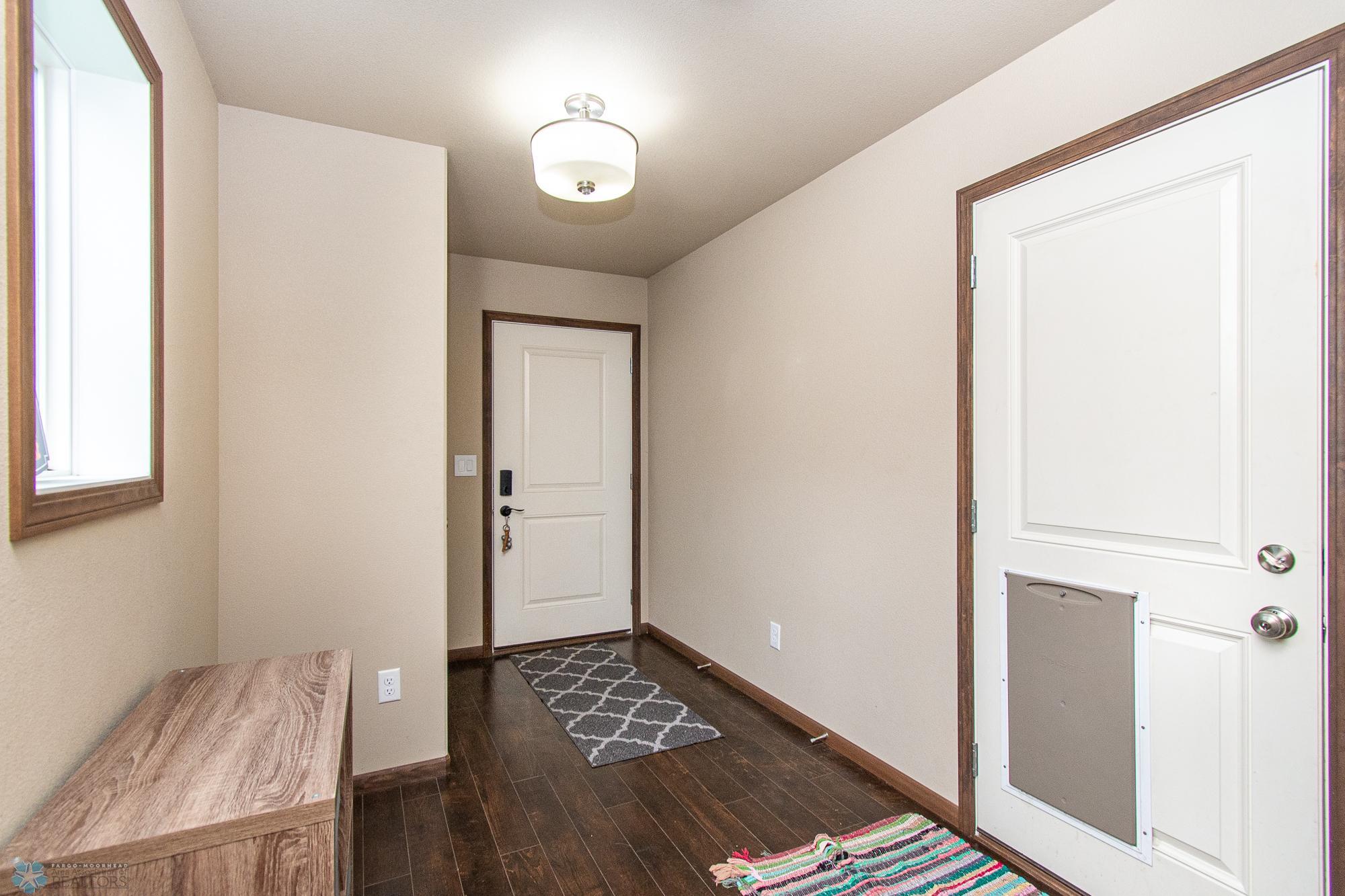 Entry w/ closet