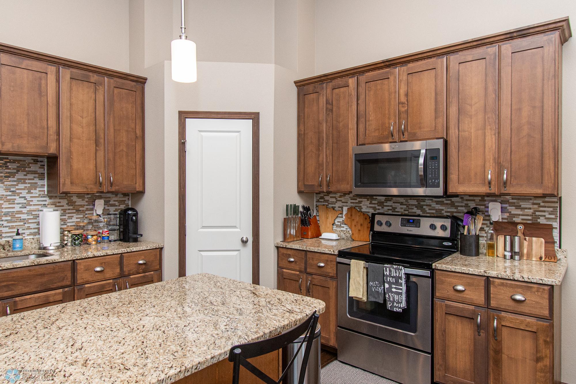Kitchen w/ Corner Pantry