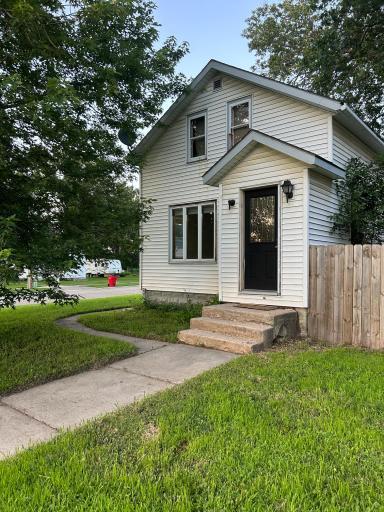 1210 9th Street NE, Austin, MN 55912
