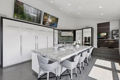 11068 Bell Oaks Estate Road, Eden Prairie, MN 55347