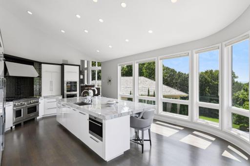 11068 Bell Oaks Estate Road, Eden Prairie, MN 55347
