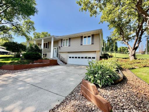 2515 River Hills Drive, Burnsville, MN 55337