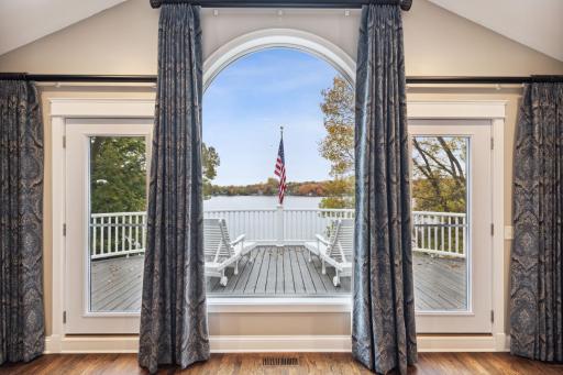 Wake up to breathtaking Lake Sylvia views every morning. Thoughtful architectural design captures the lakeâs beauty from nearly every room in the home.