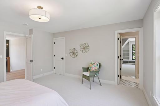 5625 Chowen Avenue S, Edina, MN 55410