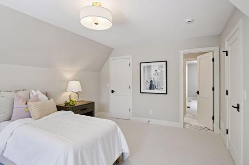 5625 Chowen Avenue S, Edina, MN 55410