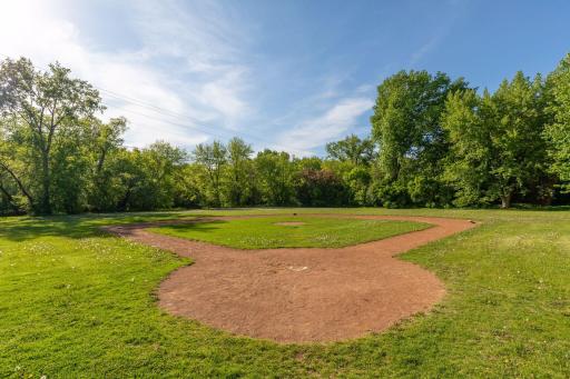 5625 Chowen Avenue S, Edina, MN 55410