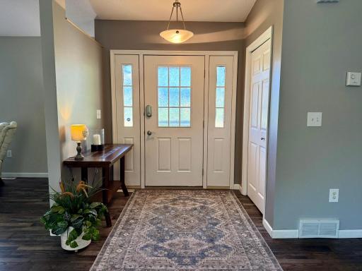 Front Entry - spacious for the arrival of guests!