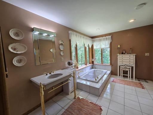 21200 5th Street NW, New London, MN 56273