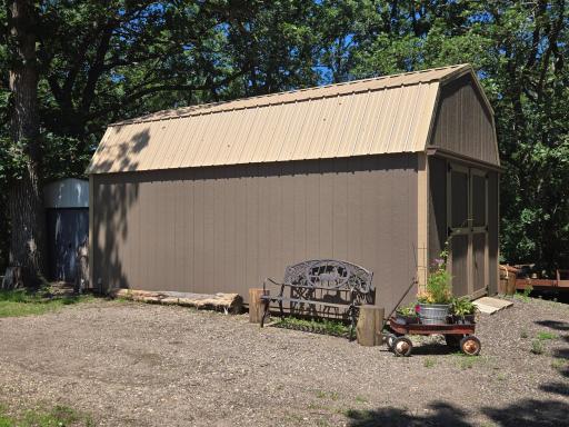 21200 5th Street NW, New London, MN 56273