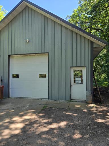 21200 5th Street NW, New London, MN 56273