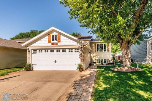 3746 10th Street N, Fargo, ND 58102