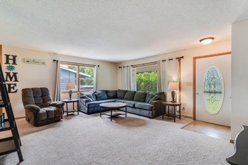 10_2053_29thStS_LivingRm1_mls.jpg