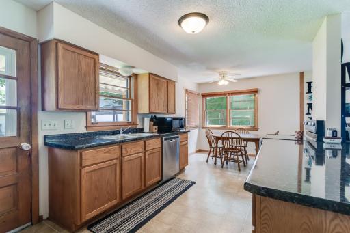 16_2053_29thStS_Kitchen2_mls.jpg