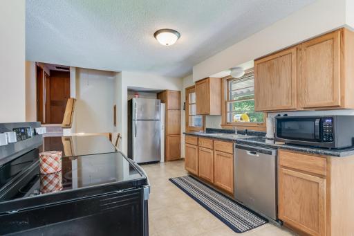 17_2053_29thStS_Kitchen3_mls.jpg