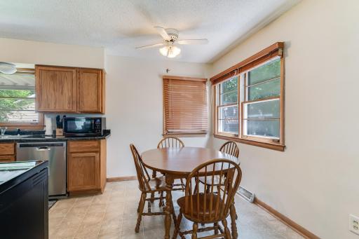 14_2053_29thStS_Dinette2_mls.jpg