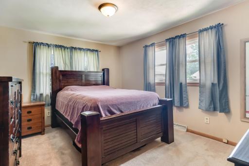 22_2053_29thStS_MasterBedroom1_mls.jpg