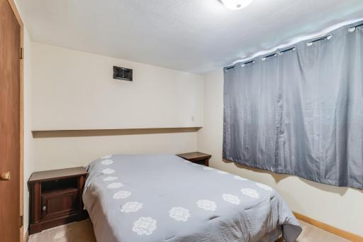 27_2053_29thStS_Bedroom3_mls.jpg