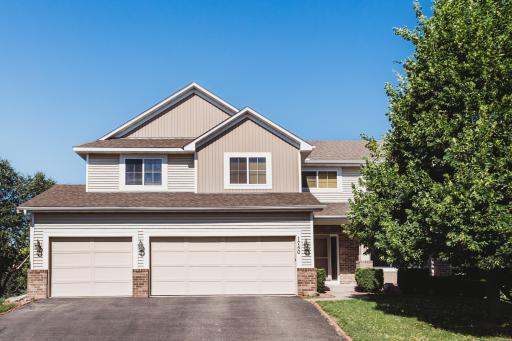 1750 Fox Run Shakopee MN 55379-print-002-002-Exterior Front-3848x2565-300dpi.jpg