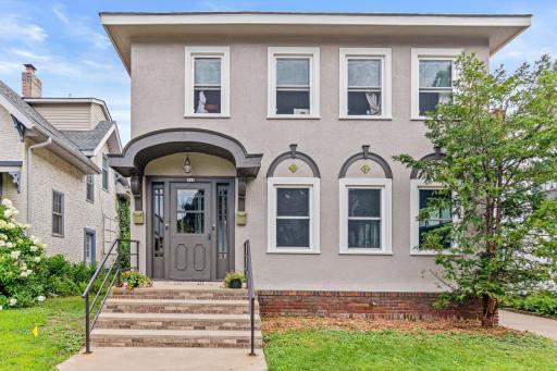 912 Linwood Avenue, Saint Paul, MN 55105