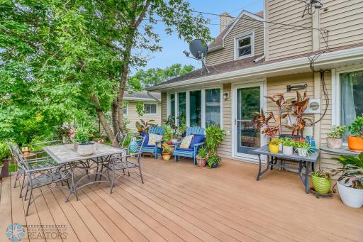 Backyard_deck1_1.jpg