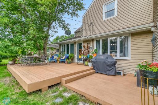 Backyard_deck1_3.jpg